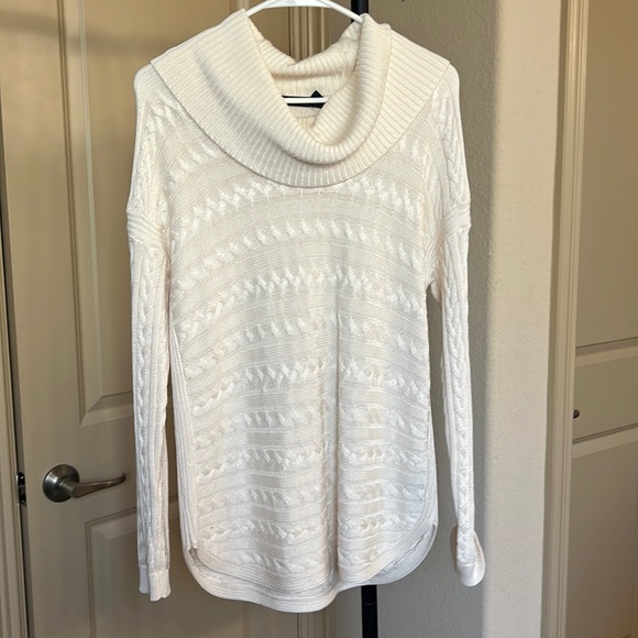 Ralph Lauren Silky feeling cowl neck sweater medium - Picture 1 of 8